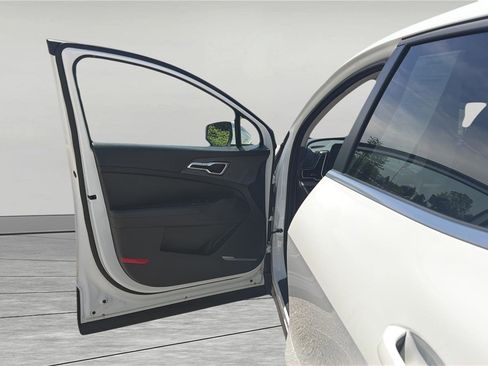 Used 2023 Kia Sportage LX AWD/4WD image 15