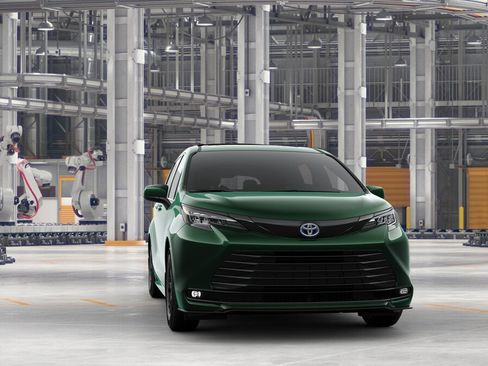 New 2025 Toyota Sienna XLE Woodland Edition image 16