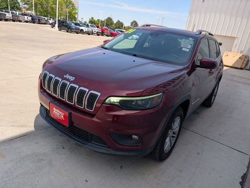 Used 2021 Jeep Cherokee Latitude Lux w/ Comfort/Convenience Group AWD/4WD image 40