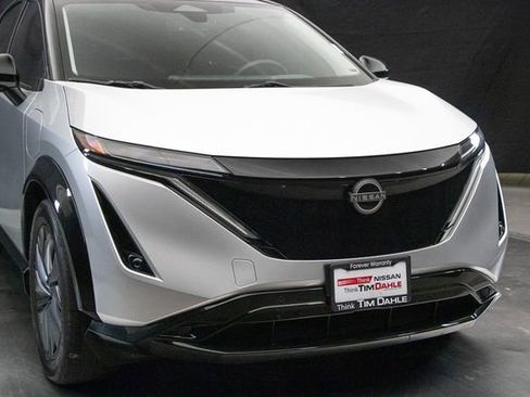 Used 2023 Nissan Ariya AWD image 3