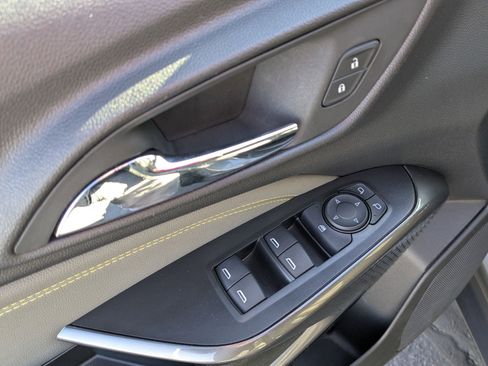 Used 2025 Chevrolet Trax ACTIV w/ Sunroof Package image 15