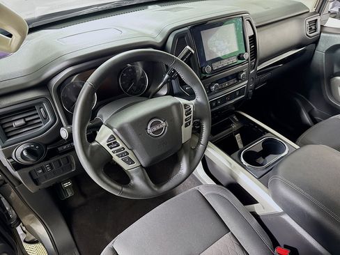 Used 2024 Nissan Titan SV w/ SV Convenience Package image 10