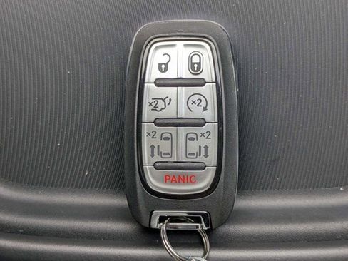 New 2027 Chrysler Pacifica Select FWD image 32