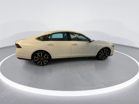 Used 2023 Honda Accord Touring image 7