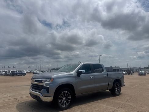 Used 2023 Chevrolet Silverado 1500 LT AWD/4WD image 10