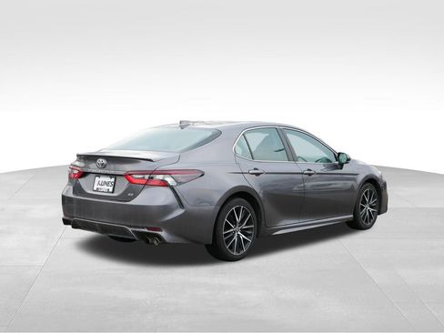 Used 2023 Toyota Camry SE FWD image 9