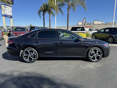 Used 2022 Volkswagen Passat 2.0T R-Line image 11