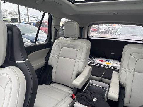 Used 2025 Lincoln Aviator Reserve w/ Equipment Group 201A AWD/4WD image 17