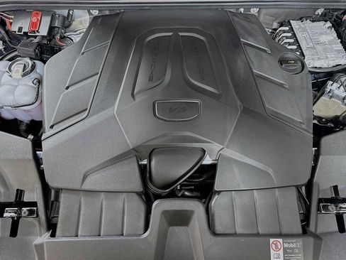 Certified 2025 Porsche Cayenne image 30