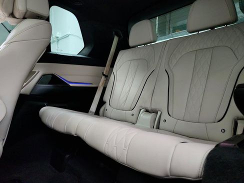Used 2020 BMW X7 M50i w/ Dynamic Handling Package AWD/4WD image 27