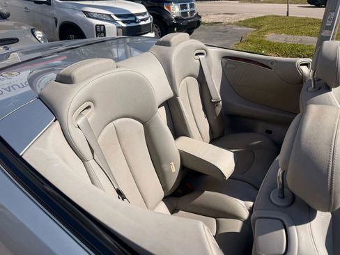 Used 2005 Mercedes-Benz CLK 320 Cabriolet image 22