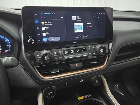 Used 2024 Toyota Grand Highlander AWD Hybrid image 25