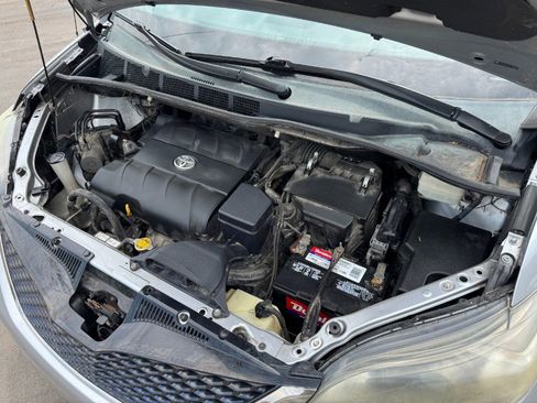 Used 2012 Toyota Sienna SE FWD image 23