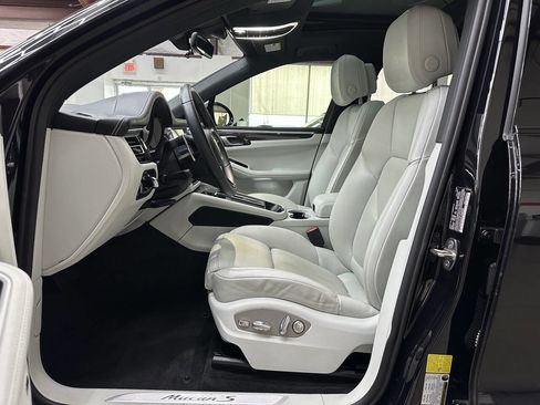 Used 2024 Porsche Macan S image 11