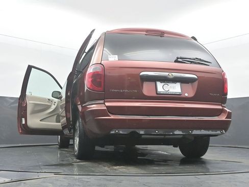 Used 2007 Chrysler Town & Country Touring w/ Luxury Group image 57