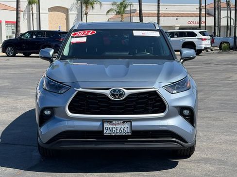 Used 2024 Toyota Highlander XLE FWD image 2