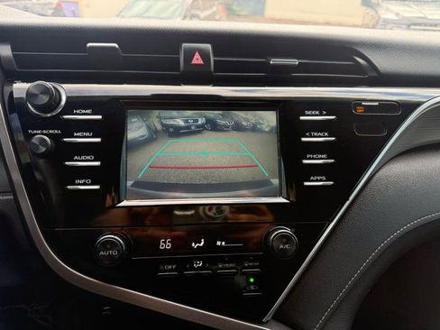 Used 2018 Toyota Camry SE image 18