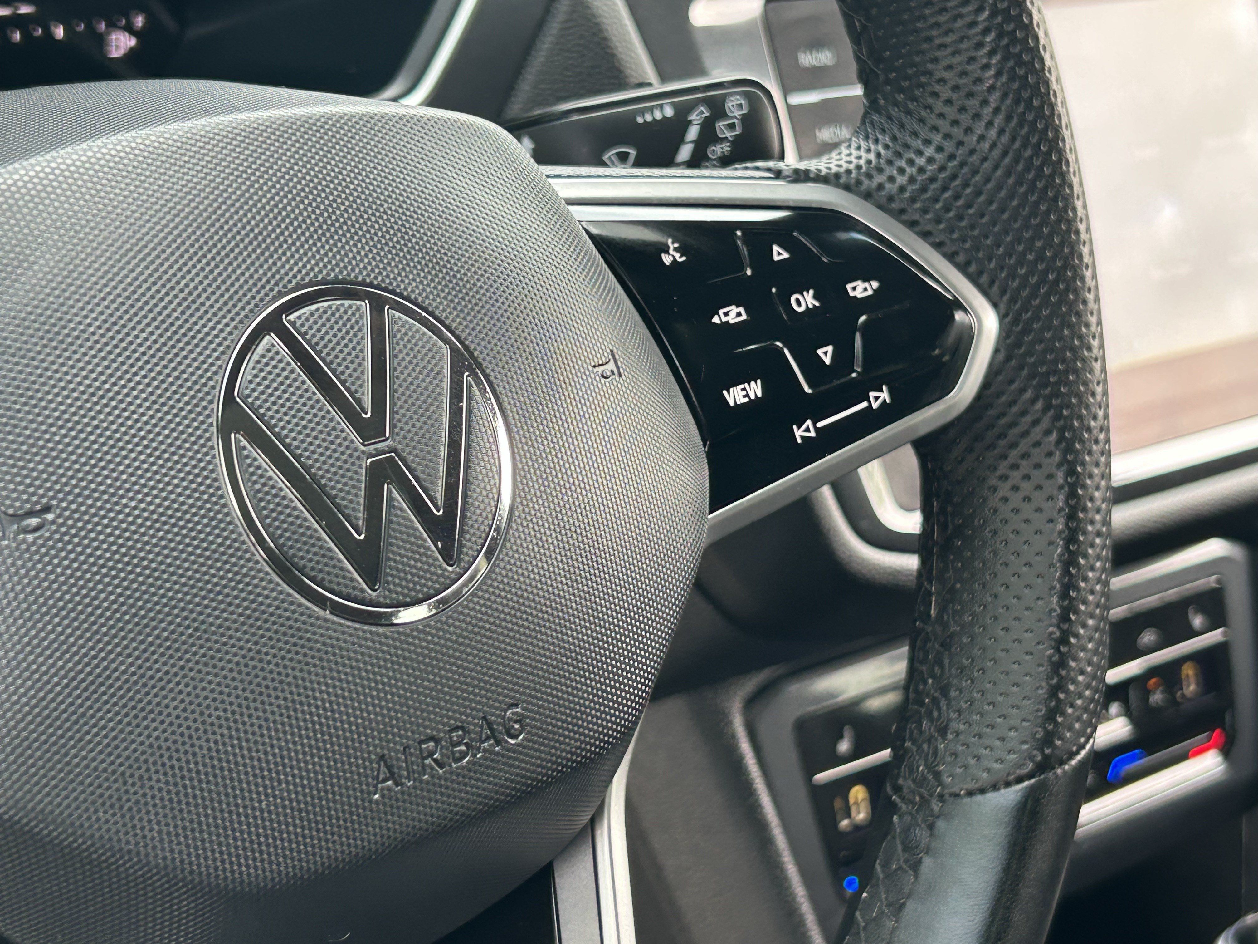 Used 2024 Volkswagen Tiguan SE R-Line FWD image 30