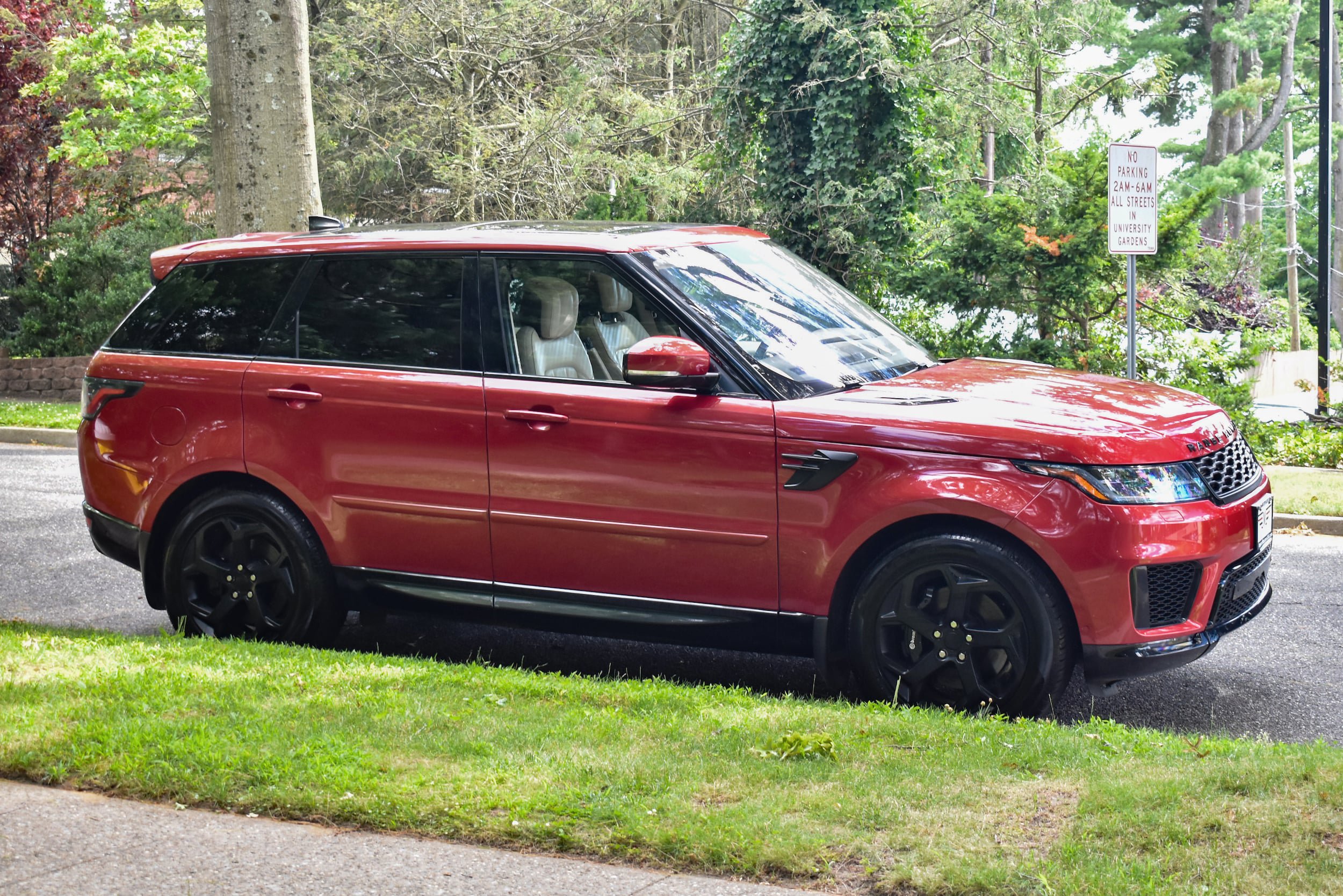 Used 2019 Land Rover Range Rover Sport HSE AWD/4WD image 12