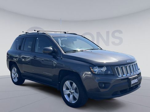 Used 2017 Jeep Compass Latitude AWD/4WD image 10