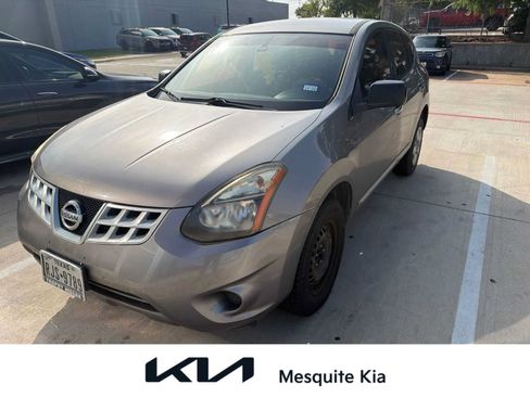 Used 2015 Nissan Rogue S FWD image 1