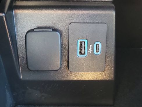 Used 2023 Ford Explorer XLT RWD image 25