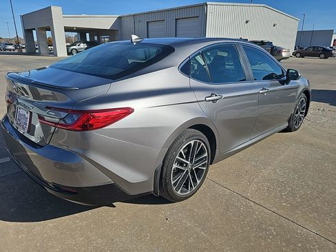 Used 2025 Toyota Camry XLE image 7