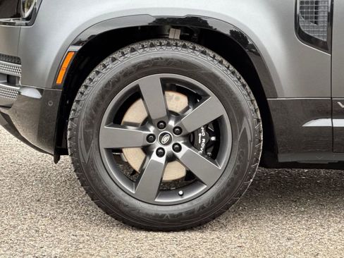 Used 2023 Land Rover Defender 90 V8 image 34