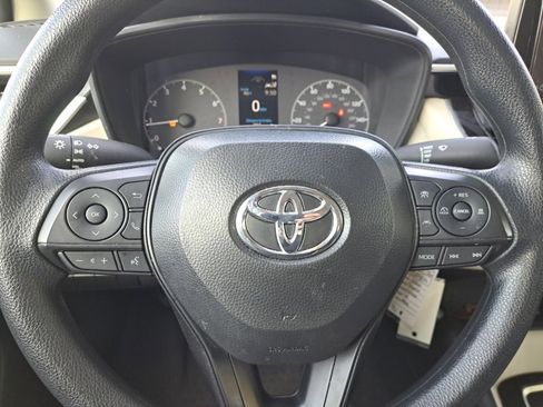 Used 2025 Toyota Corolla LE image 27