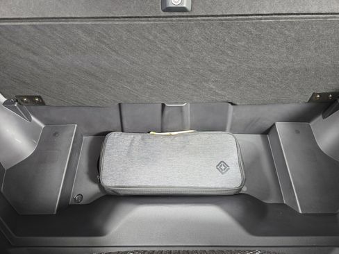 Used 2022 Rivian R1T Adventure image 14