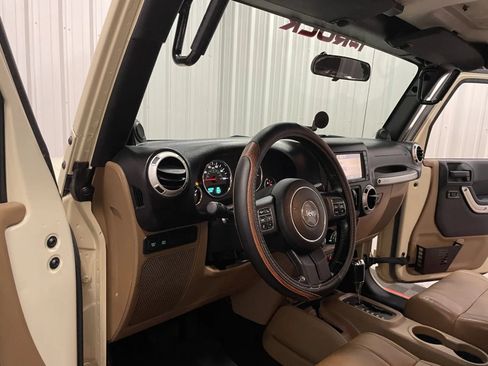 Used 2011 Jeep Wrangler Unlimited Rubicon w/ Connectivity Group AWD/4WD image 41