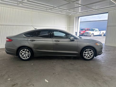 Used 2014 Ford Fusion SE image 4
