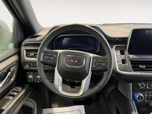 Used 2023 GMC Yukon SLE w/ Gmc Pro Safety Plus Package image 11