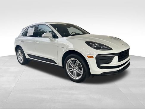 Used 2024 Porsche Macan image 2