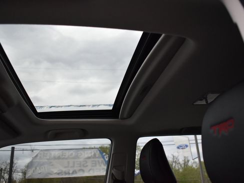 Used 2021 Toyota 4Runner Venture w/ Moonroof Package image 19