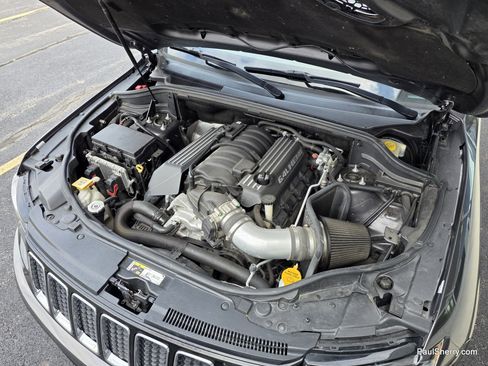 Used 2015 Jeep Grand Cherokee SRT AWD/4WD image 9