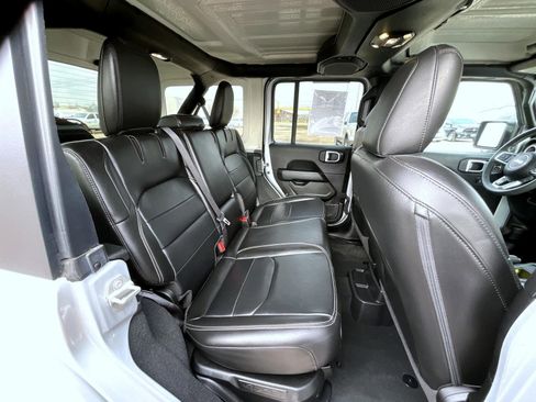 Used 2023 Jeep Wrangler Unlimited Sahara image 19