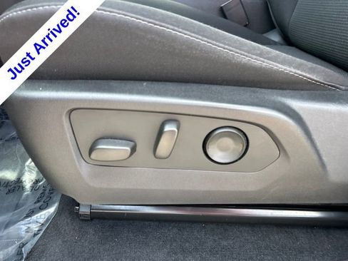 Used 2024 Chevrolet Colorado LT w/ LT Convenience Package II RWD image 16