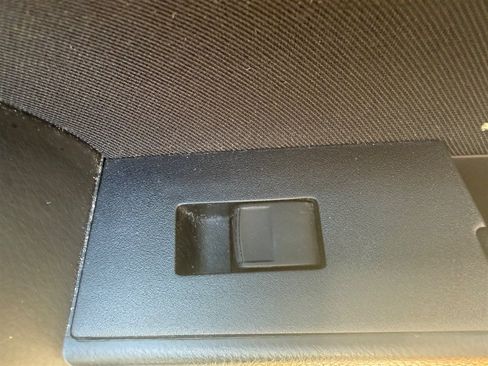 Used 2018 Toyota Corolla LE FWD image 31