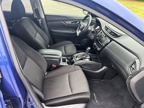 Used 2019 Nissan Rogue SV FWD image 17