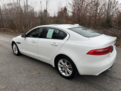 Used 2018 Jaguar XE Premium image 7