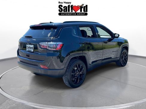 Used 2026 Jeep Compass Latitude AWD/4WD image 8