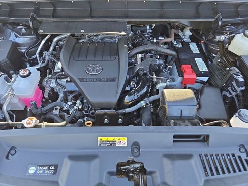 Used 2024 Toyota Highlander LE image 21