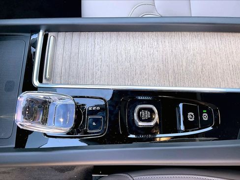 New 2026 Volvo XC60 B5 Plus w/ Climate Package image 10