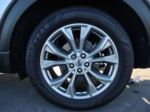 Used 2022 Ford Explorer XLT w/ Equipment Group 202A image 29