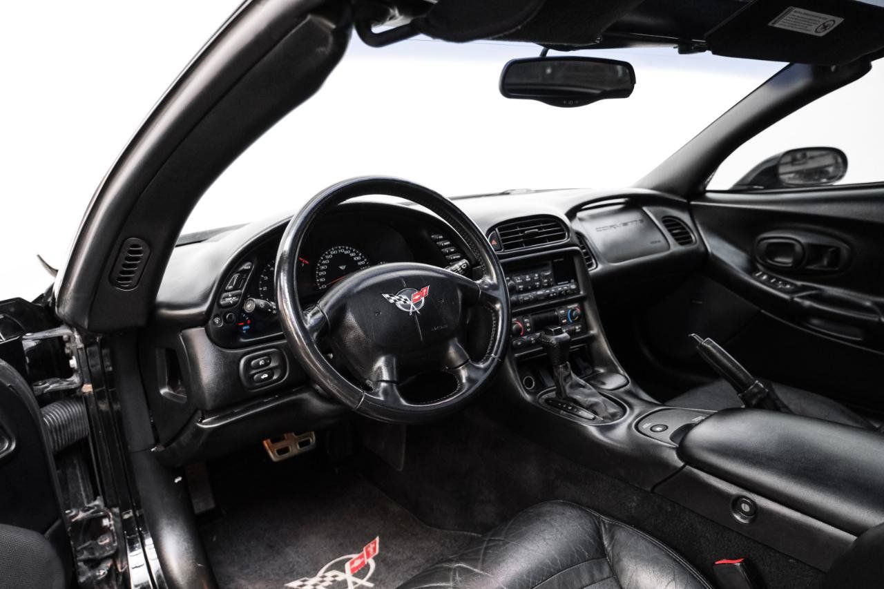 Used 2001 Chevrolet Corvette Coupe w/ Preferred Equipment Group2 RWD image 3