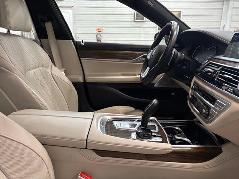 Used 2019 BMW 750i xDrive w/ Executive Package AWD/4WD image 28