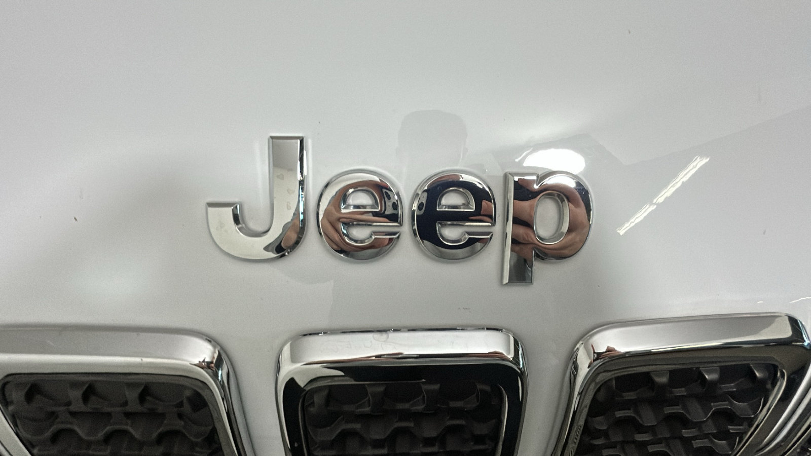 Used 2021 Jeep Cherokee Latitude Lux w/ Sun & Sound Group AWD/4WD image 9