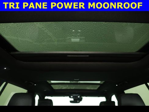 Used 2022 Jeep Wagoneer Series III w/ Premium Group I image 3