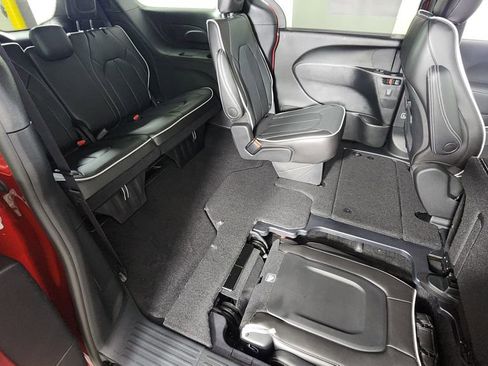 New 2026 Chrysler Pacifica Limited w/ S Appearance Package image 34